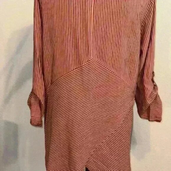 Soft‎ Surroundings Tunic stripe button down asymmetrical hem - Picture 4 of 5